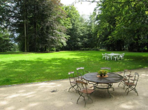 Гостиница Beautiful Mansion in Beauplateau near Forest  Тийе